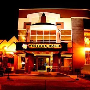 Mo2 Westown Hotel - Mandalagan